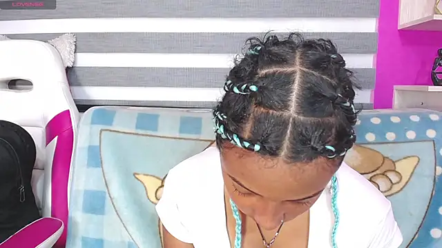 Snapshot of Zoe_Rider chatting on December 16, 12:32 pm Zoe Rider online show from December 16, 12:32 pm