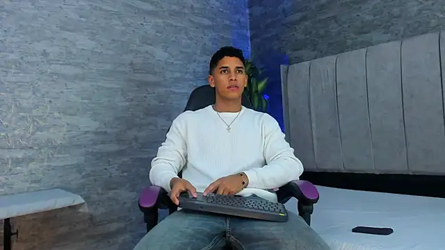 Zayne cross online show from October 17, 5:43 am