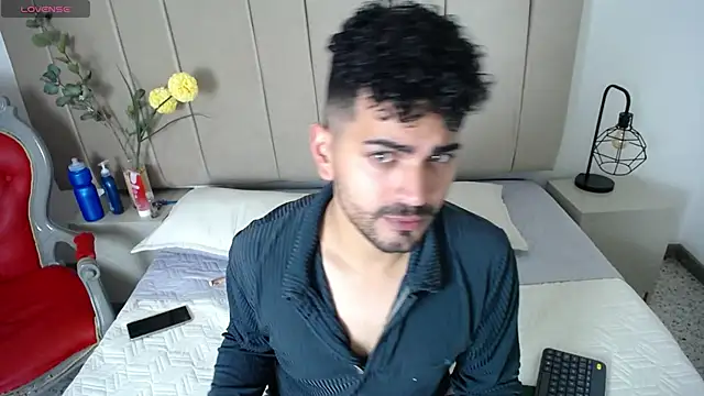 Snapshot of Eros_Kai chatting on October 31, 3:51 am Eros Kai online show from October 31, 3:51 am