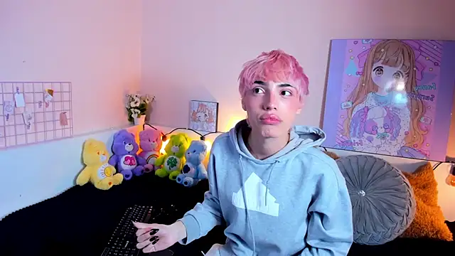 Strawberry Kitty  online show from October 19, 4:02 am