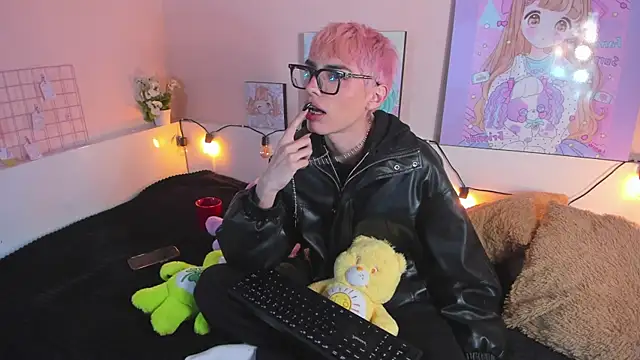 Strawberry Kitty  online show from October 31, 3:51 am