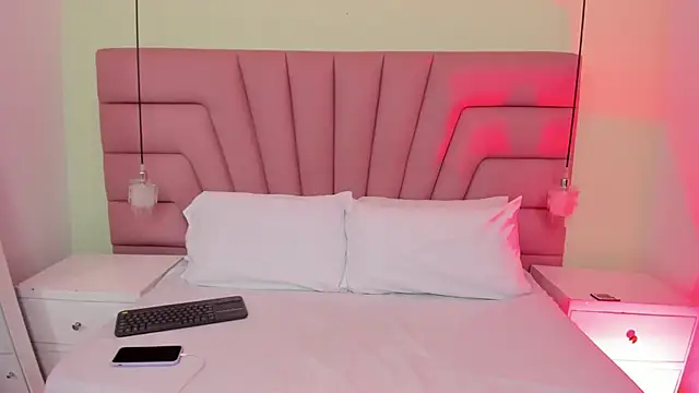 Coral Jhones online show from December 17, 8:37 pm