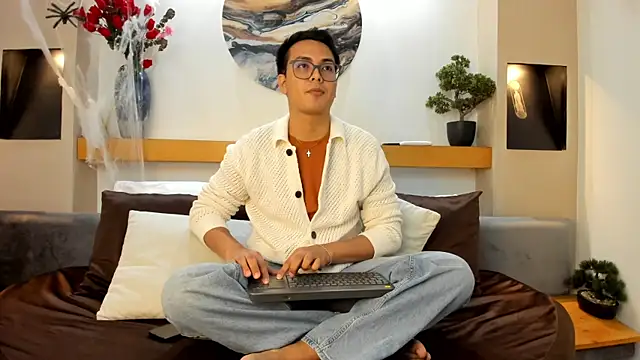 JohnBelRose online show from November 3, 7:15 pm