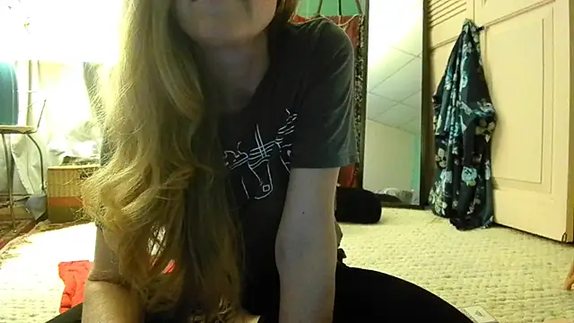 Snapshot of embershines chatting on May 27, 4:26 pm embershines online show from May 27, 4:26 pm