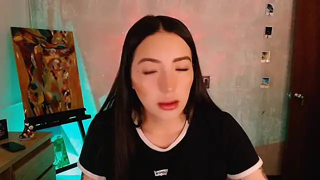 Snapshot of natval6 chatting on February 11, 10:31 am natval6 online show from February 11, 10:31 am