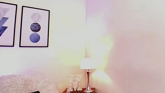 Snapshot of Amelia_Brixton chatting on May 12, 5:04 am Amelia Brixton online show from May 12, 5:04 am