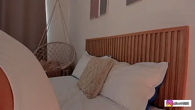 Snapshot of Little_Emma_11 chatting on February 1, 2:37 pm Little Emma 11 online show from February 1, 2:37 pm