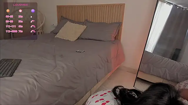 Snapshot of Little_Emma_11 chatting on February 11, 1:27 pm Little Emma 11 online show from February 11, 1:27 pm