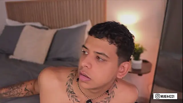 Snapshot of Little_Emma_11 chatting on February 26, 3:22 pm Little Emma 11 online show from February 26, 3:22 pm