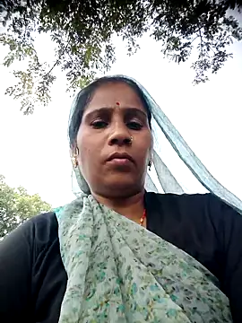 Snapshot of OliveGreen22 chatting on October 21, 6:03 am OliveGreen22 online show from October 21, 6:03 am