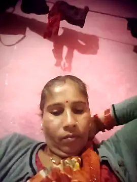 Snapshot of OliveGreen22 chatting on November 10, 7:07 am OliveGreen22 online show from November 10, 7:07 am