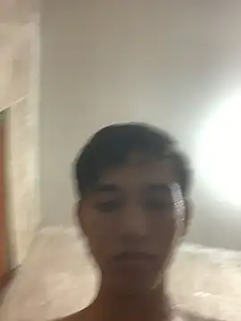 Snapshot of Alex_king17 chatting on April 7, 6:36 am Alex king17 online show from April 7, 6:36 am