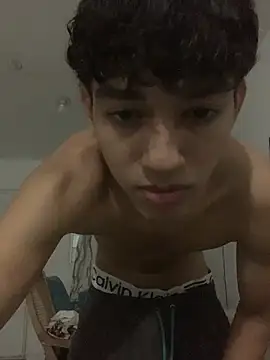 Snapshot of Alex_king17 chatting on April 8, 8:58 am Alex king17 online show from April 8, 8:58 am