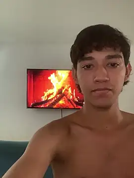 Snapshot of Alex_king17 chatting on April 11, 1:04 pm Alex king17 online show from April 11, 1:04 pm