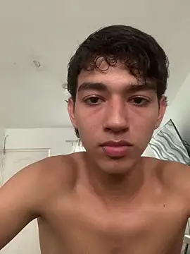 Snapshot of Alex_king17 chatting on April 13, 1:27 pm Alex king17 online show from April 13, 1:27 pm