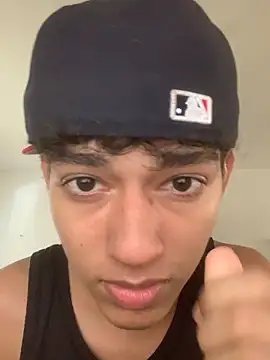 Snapshot of Alex_king17 chatting on April 16, 1:23 pm Alex king17 online show from April 16, 1:23 pm