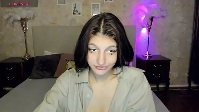 A Skyy online show from November 7, 8:31 pm