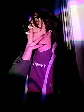 A Skyy online show from February 26, 11:15 pm