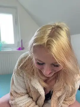 Onlymiasophie online show from April 27, 1:20 pm