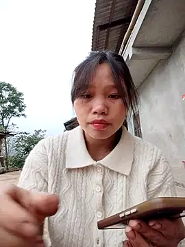 Snapshot of linh-miu99 chatting on February 11, 8:41 am linh-miu99 online show from February 11, 8:41 am