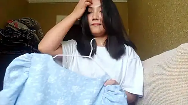 LinneaHyles online show from October 30, 5:31 am