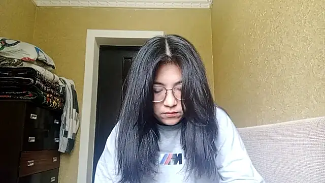 LinneaHyles online show from November 7, 4:12 am