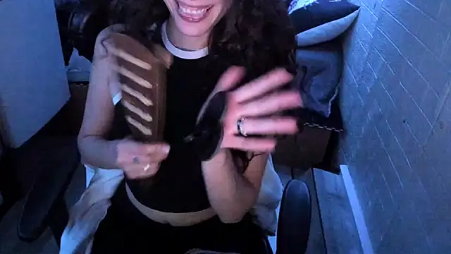 Snapshot of MartesBratty chatting on February 26, 2:10 am MartesBratty online show from February 26, 2:10 am