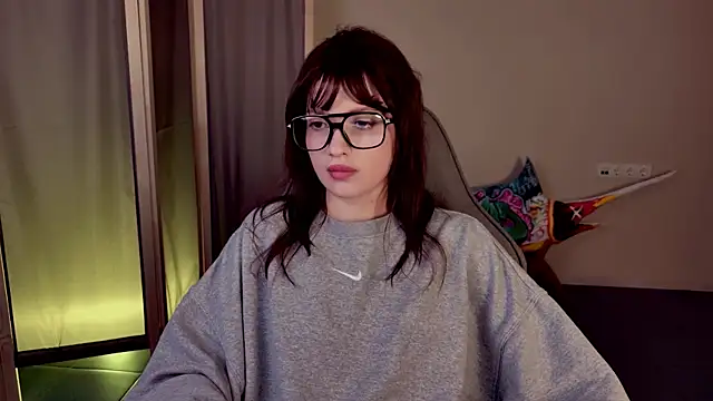 KiraVair online show from April 8, 5:24 pm