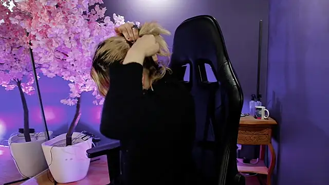 Navier   online show from November 5, 2:50 pm