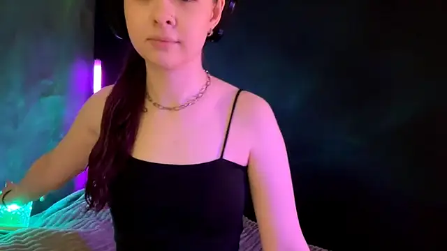 Snapshot of FloralAtoll chatting on October 19, 1:23 pm FloralAtoll online show from October 19, 1:23 pm