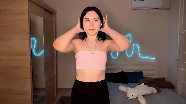 Snapshot of MyraLitterers chatting on February 2, 4:38 pm MyraLitterers online show from February 2, 4:38 pm