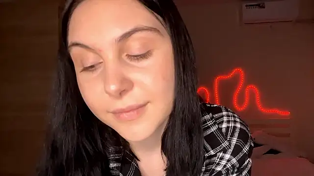 Snapshot of MyraLitterers chatting on February 7, 4:33 pm MyraLitterers online show from February 7, 4:33 pm