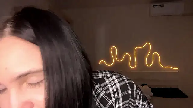 Snapshot of MyraLitterers chatting on February 11, 4:45 pm MyraLitterers online show from February 11, 4:45 pm