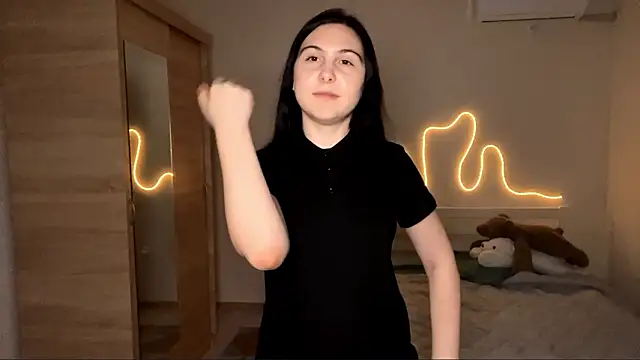 Snapshot of MyraLitterers chatting on February 14, 4:48 pm MyraLitterers online show from February 14, 4:48 pm