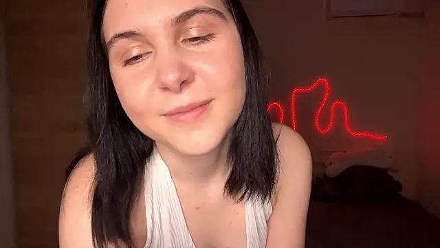 Snapshot of MyraLitterers chatting on February 15, 5:09 pm MyraLitterers online show from February 15, 5:09 pm