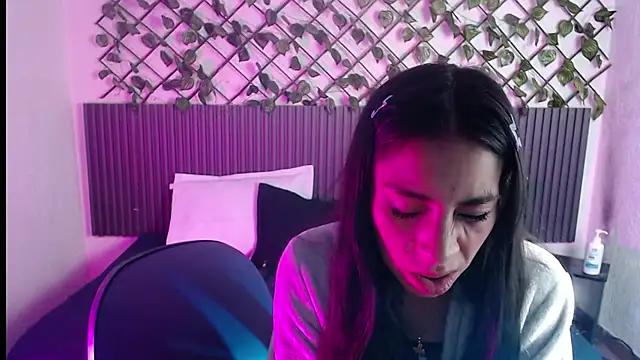 Snapshot of Lunaa_07 chatting on April 9, 10:53 am Lunaa 07 online show from April 9, 10:53 am