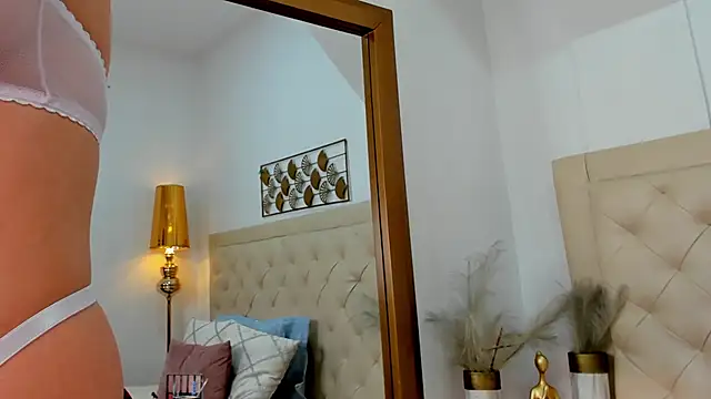 lucia lorenz online show from April 10, 11:26 am