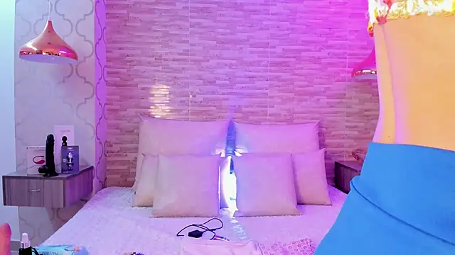 Catalina-Thompson online show from November 2, 12:07 pm