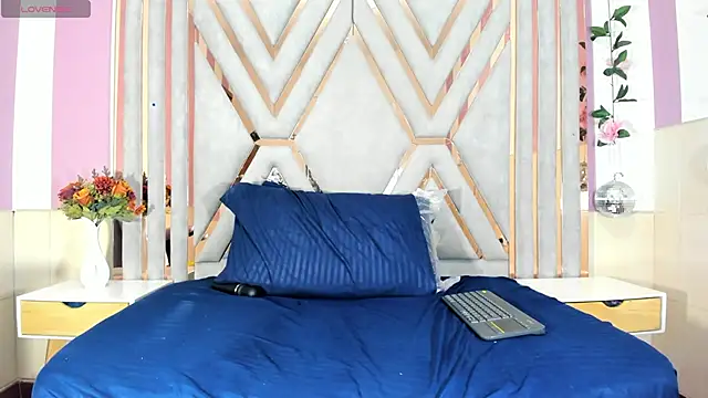 vanesaa mejia online show from January 9, 8:17 am