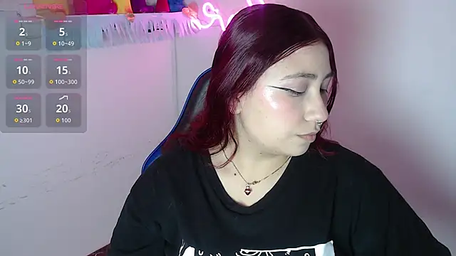 littlee red online show from November 28, 8:33 pm