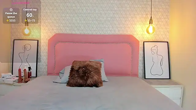 TAYLORMEYER1 online show from October 28, 3:32 am