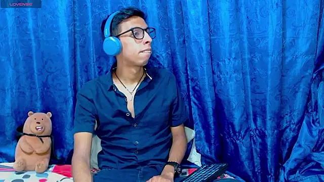 DavTwink3100 online show from March 15, 2:06 am