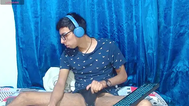 DavTwink3100 online show from April 6, 1:36 am