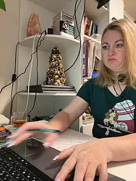 Amelia-Diamond online show from December 3, 12:25 pm