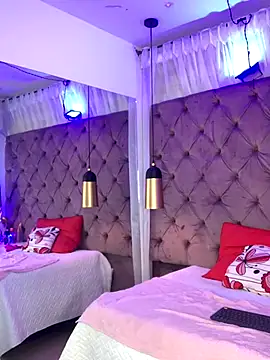 Orianabluee  online show from December 16, 7:30 pm