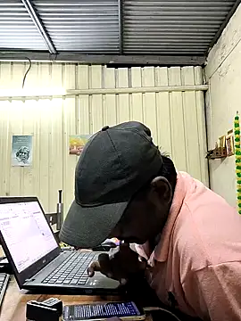 RNlov online show from November 18, 1:04 pm