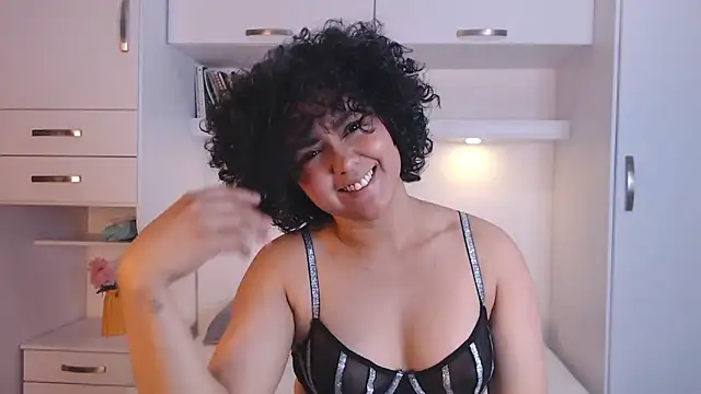 MartiRuis10 online show from December 19, 9:00 pm