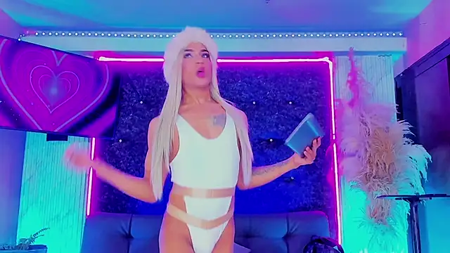 Queens Wonders Blonders online show from January 11, 4:50 am