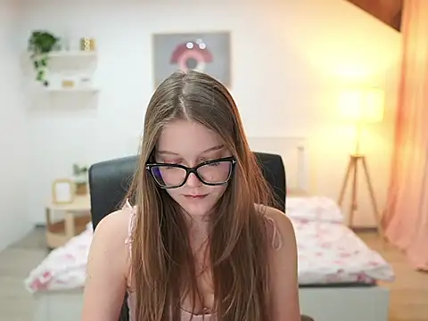 lisa mccoy  online show from October 18, 1:34 pm