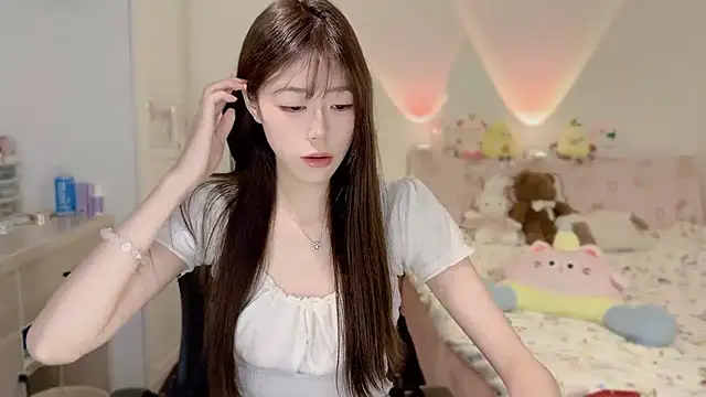 Onecutelittle online show from November 10, 1:37 am